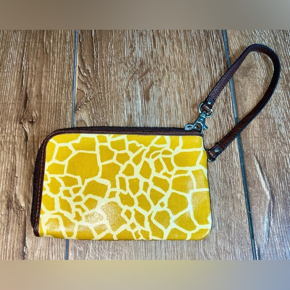 Fossil Key-Per yellow wristlet - Picture 2 of 7